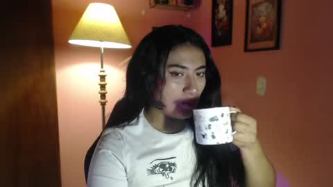 bunnyEmilyR0s33 online show from 06/25/26, 08:08