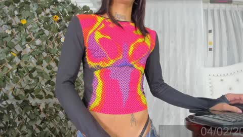 Angela Santini online show from 02/05/25, 01:37