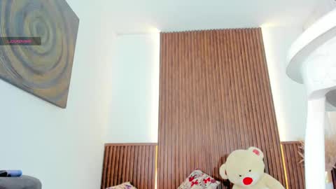 Angela Santini online show from 09/19/25, 09:22