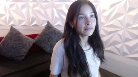 Snapshot of bunnywhite21 chatting on 10/14/25, 05:25 bunny online show from 10/14/25, 05:25