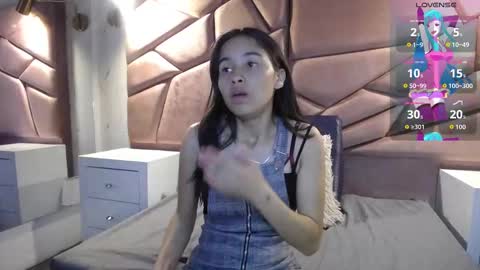 Snapshot of bunnywhite21 chatting on 11/23/25, 05:24 bunny online show from 11/23/25, 05:24