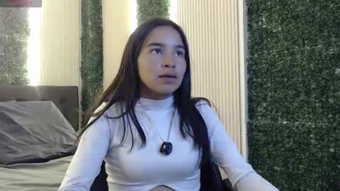 Snapshot of bunnywhite21 chatting on 11/24/25, 04:18 bunny online show from 11/24/25, 04:18