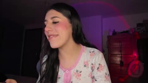 Snapshot of bunnyy09 chatting on 09/19/25, 01:18 Jess online show from 09/19/25, 01:18