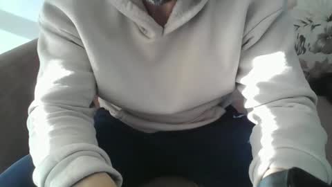 Snapshot of burak20x chatting on 12/18/25, 12:11 burak20x online show from 12/18/25, 12:11