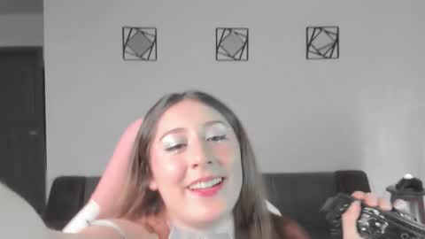 Snapshot of burbuja_cosmic chatting on 09/25/25, 01:31 Im Val Welcome to my room My instagram Bubble cosmic online show from 09/25/25, 01:31