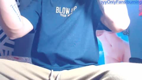 Snapshot of burningboyy chatting on 11/02/25, 03:58 independiente online show from 11/02/25, 03:58