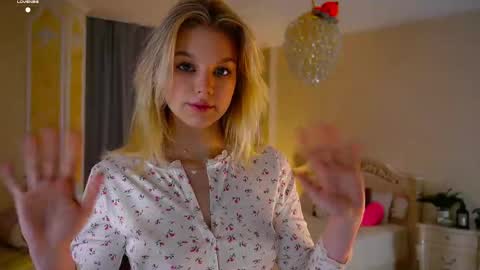 Snapshot of burnletitallburn chatting on 09/14/25, 01:32 Jessica online show from 09/14/25, 01:32