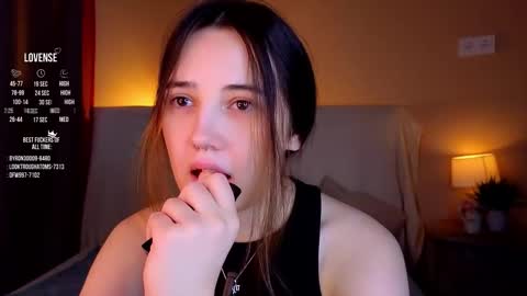 Snapshot of burnletitallburn chatting on 09/29/25, 03:11 Jessica online show from 09/29/25, 03:11