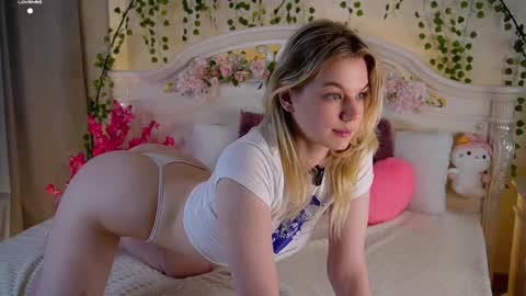 Snapshot of burnletitallburn chatting on 10/02/25, 02:57 Jessica online show from 10/02/25, 02:57