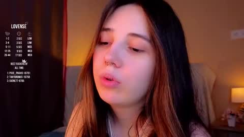 Snapshot of burnletitallburn chatting on 10/11/25, 04:33 Jessica online show from 10/11/25, 04:33