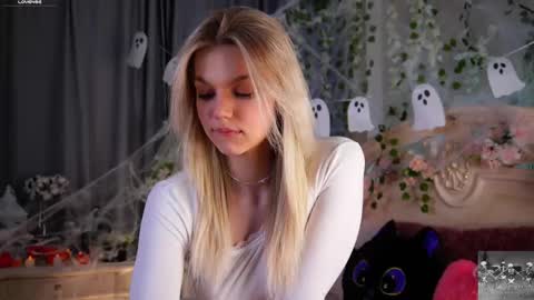 Snapshot of burnletitallburn chatting on 10/26/25, 01:50 Jessica online show from 10/26/25, 01:50