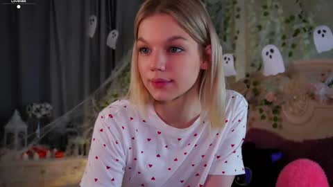 Snapshot of burnletitallburn chatting on 10/27/25, 01:59 Jessica online show from 10/27/25, 01:59