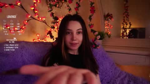 Snapshot of burnletitallburn chatting on 11/06/25, 03:18 Jessica online show from 11/06/25, 03:18