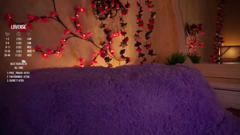 Snapshot of burnletitallburn chatting on 11/07/25, 03:28 Jessica online show from 11/07/25, 03:28