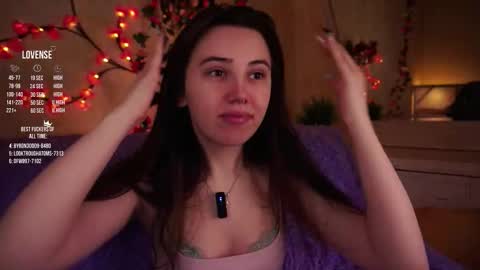 Snapshot of burnletitallburn chatting on 11/18/25, 02:39 Jessica online show from 11/18/25, 02:39