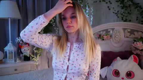 Snapshot of burnletitallburn chatting on 11/24/25, 02:28 Jessica online show from 11/24/25, 02:28