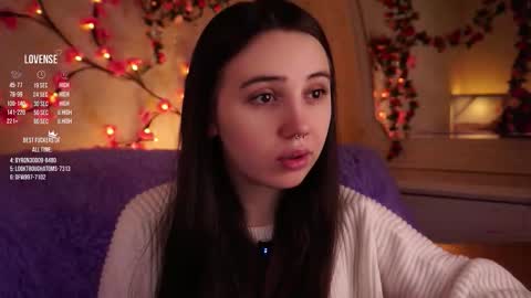 Snapshot of burnletitallburn chatting on 11/25/25, 03:39 Jessica online show from 11/25/25, 03:39