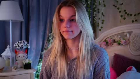 Snapshot of burnletitallburn chatting on 12/01/25, 02:33 Jessica online show from 12/01/25, 02:33