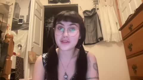 esme gray online show from 08/03/26, 06:12