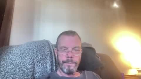 Snapshot of bushbeautician chatting on 02/03/25, 08:35 bushbeautician online show from 02/03/25, 08:35