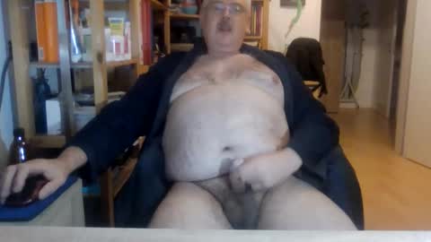 busi online show from 12/17/25, 04:51