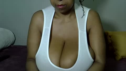 bustytessa37 online show from 05/12/26, 04:09