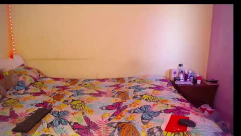 butterfly_rouse online show from 10/14/25, 08:09