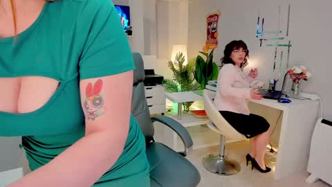 Sara and  Coral long hair online show from 01/17/25, 12:31