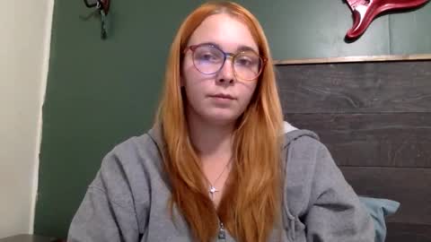 Snapshot of butterflywingzz chatting on 11/09/25, 02:21 butterflywingzz online show from 11/09/25, 02:21