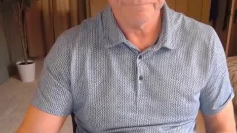 Snapshot of buttnakedfun954737 chatting on 01/06/25, 05:27 Miles online show from 01/06/25, 05:27