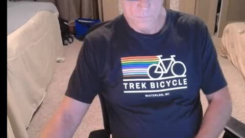 Snapshot of buttnakedfun954737 chatting on 06/04/26, 10:54 Miles online show from 06/04/26, 10:54