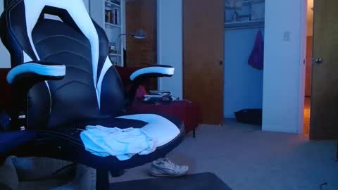 bwall1425 online show from 12/31/24, 03:45