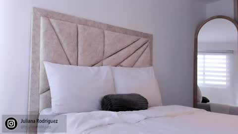    online show from 09/19/25, 09:15