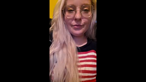Momuknow online show from 06/10/26, 02:45