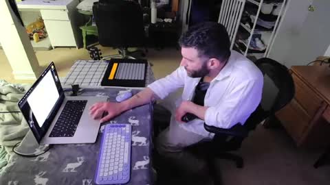 c2cmee online show from 07/18/26, 10:08