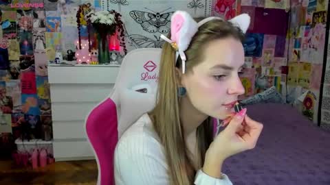 Emily  online show from 10/28/25, 06:21