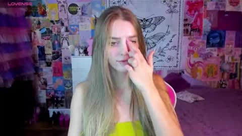 Emily  online show from 11/06/25, 07:15