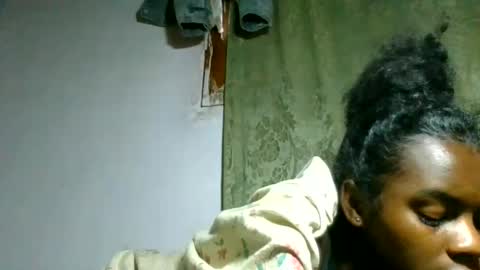 Snapshot of caella98 chatting on 05/21/26, 11:17 caella98 online show from 05/21/26, 11:17