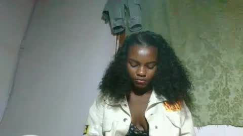 Snapshot of caella98 chatting on 05/22/26, 04:01 caella98 online show from 05/22/26, 04:01