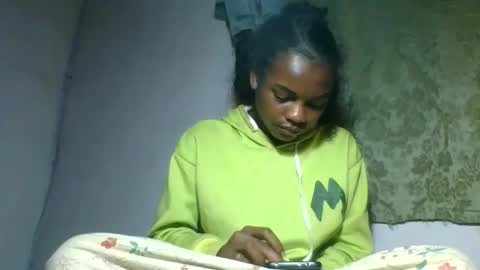 Snapshot of caella98 chatting on 05/24/26, 04:17 caella98 online show from 05/24/26, 04:17