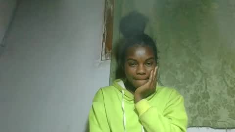 Snapshot of caella98 chatting on 05/25/26, 04:29 caella98 online show from 05/25/26, 04:29