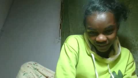 Snapshot of caella98 chatting on 05/27/26, 04:42 caella98 online show from 05/27/26, 04:42