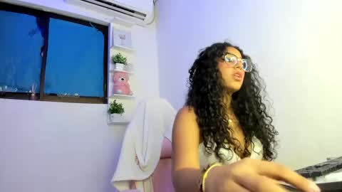 karina online show from 10/03/25, 10:51