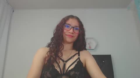 Snapshot of cailynmusa chatting on 12/19/24, 05:51 cailynmusa online show from 12/19/24, 05:51