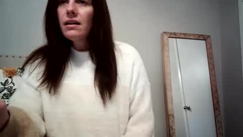 Snapshot of caitie__citrine chatting on 12/09/24, 07:39 Caitie Citrine online show from 12/09/24, 07:39