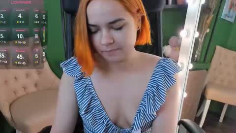 Snapshot of caitlin_crazy chatting on 09/26/25, 09:46 Gina online show from 09/26/25, 09:46