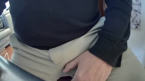 Snapshot of calc200 chatting on 12/19/24, 05:18 calc200 online show from 12/19/24, 05:18