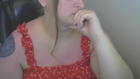 Snapshot of calcavorix chatting on 06/16/26, 12:02 Calie online show from 06/16/26, 12:02