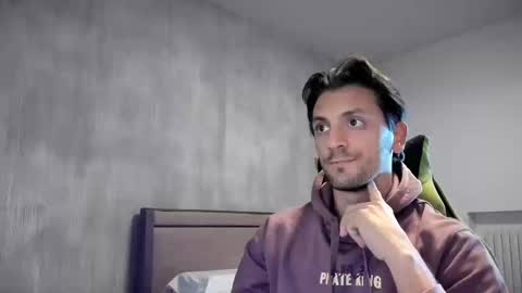 Snapshot of calciatore94 chatting on 10/17/25, 12:52 Marco online show from 10/17/25, 12:52