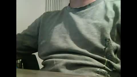 Snapshot of caldoski chatting on 10/20/25, 04:24 caldoski online show from 10/20/25, 04:24